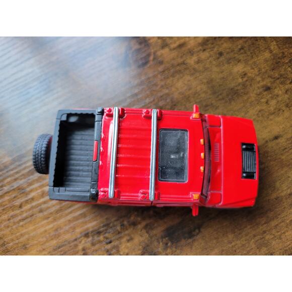 2018 Kintoy/Kinsmart - 2005 Red Hummer H2 SUT - Scale 1/40 - China - Picture 5 of 9